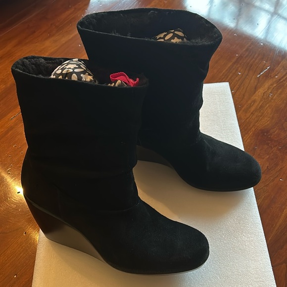 Calvin Klein Savvy Suede wedge boots faux fur lined black size 8 gently worn - Picture 1 of 3